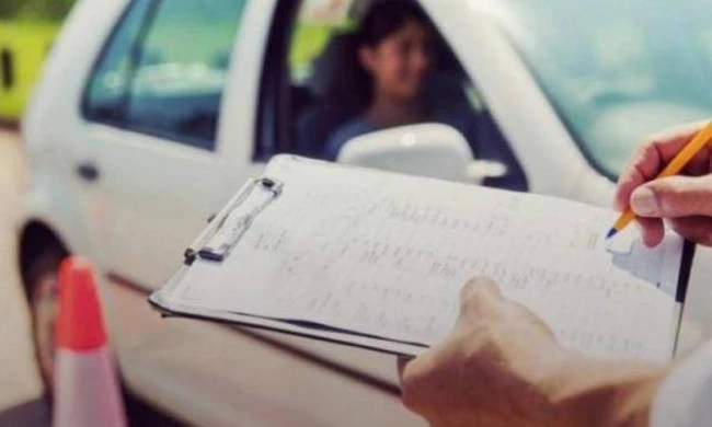 Δεν φαντάζεστε πώς έκλεψε ένας υποψήφιος για να πάρει το δίπλωμα αυτοκινήτου! Έμειναν άφωνοι οι εξεταστές